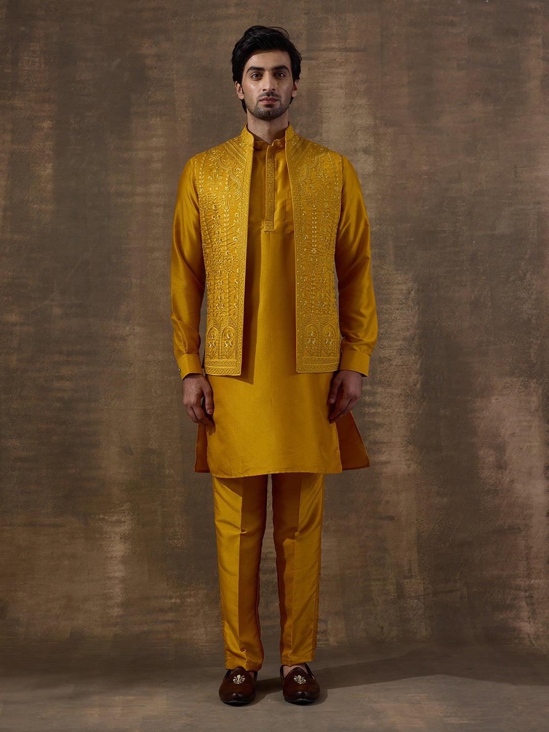 Laddoo Peela Elegant Embroidered Men's Kurta Set with Long Jacket