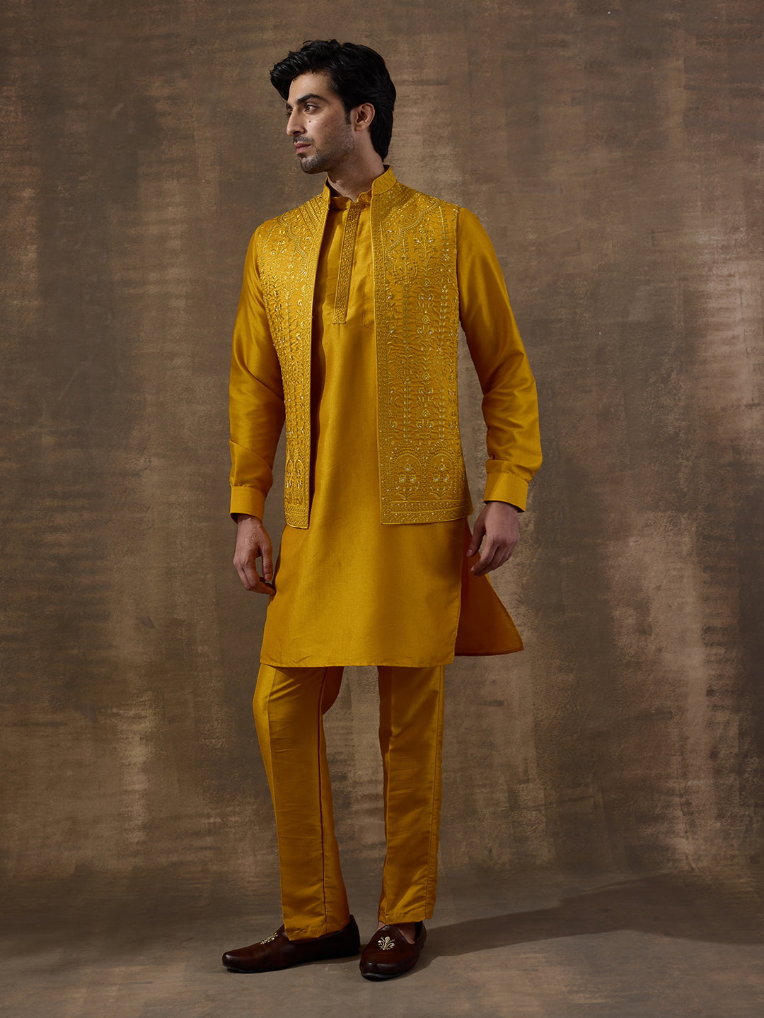 Laddoo Peela Elegant Embroidered Men's Kurta Set with Long Jacket