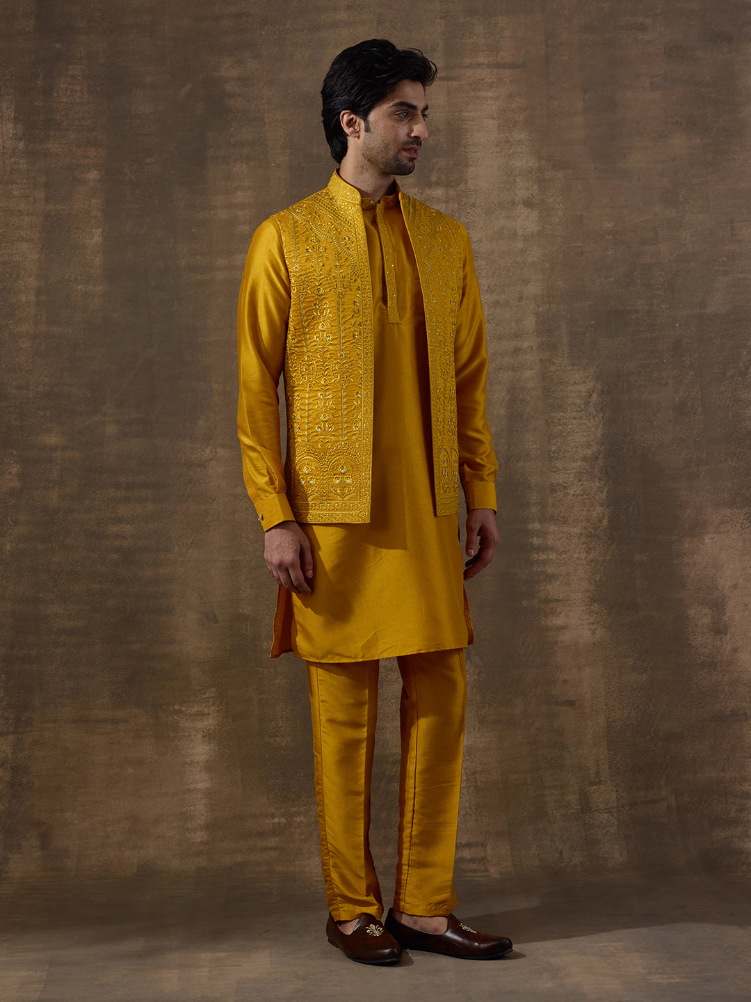 Laddoo Peela Elegant Embroidered Men's Kurta Set with Long Jacket
