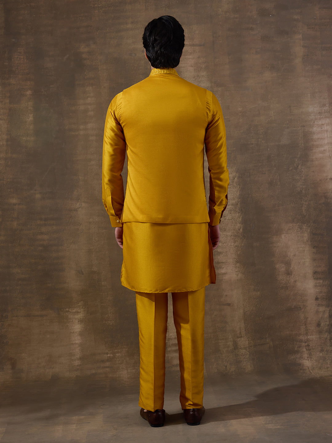 Laddoo Peela Elegant Embroidered Men's Kurta Set with Long Jacket