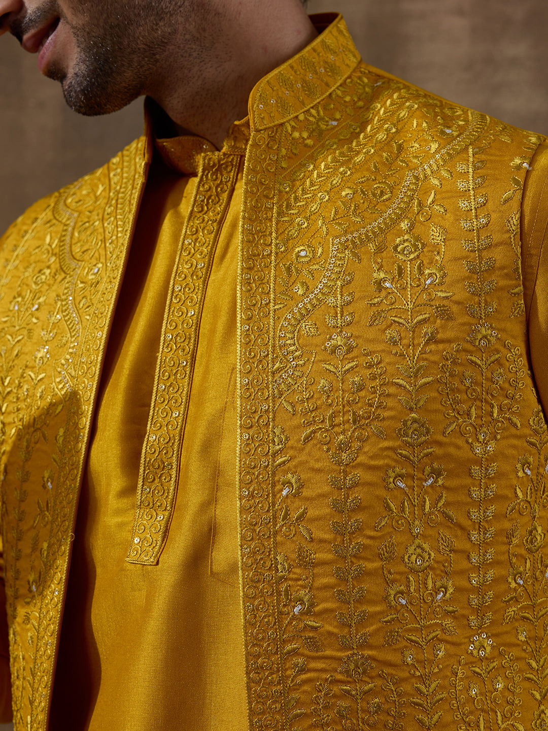 Laddoo Peela Elegant Embroidered Men's Kurta Set with Long Jacket