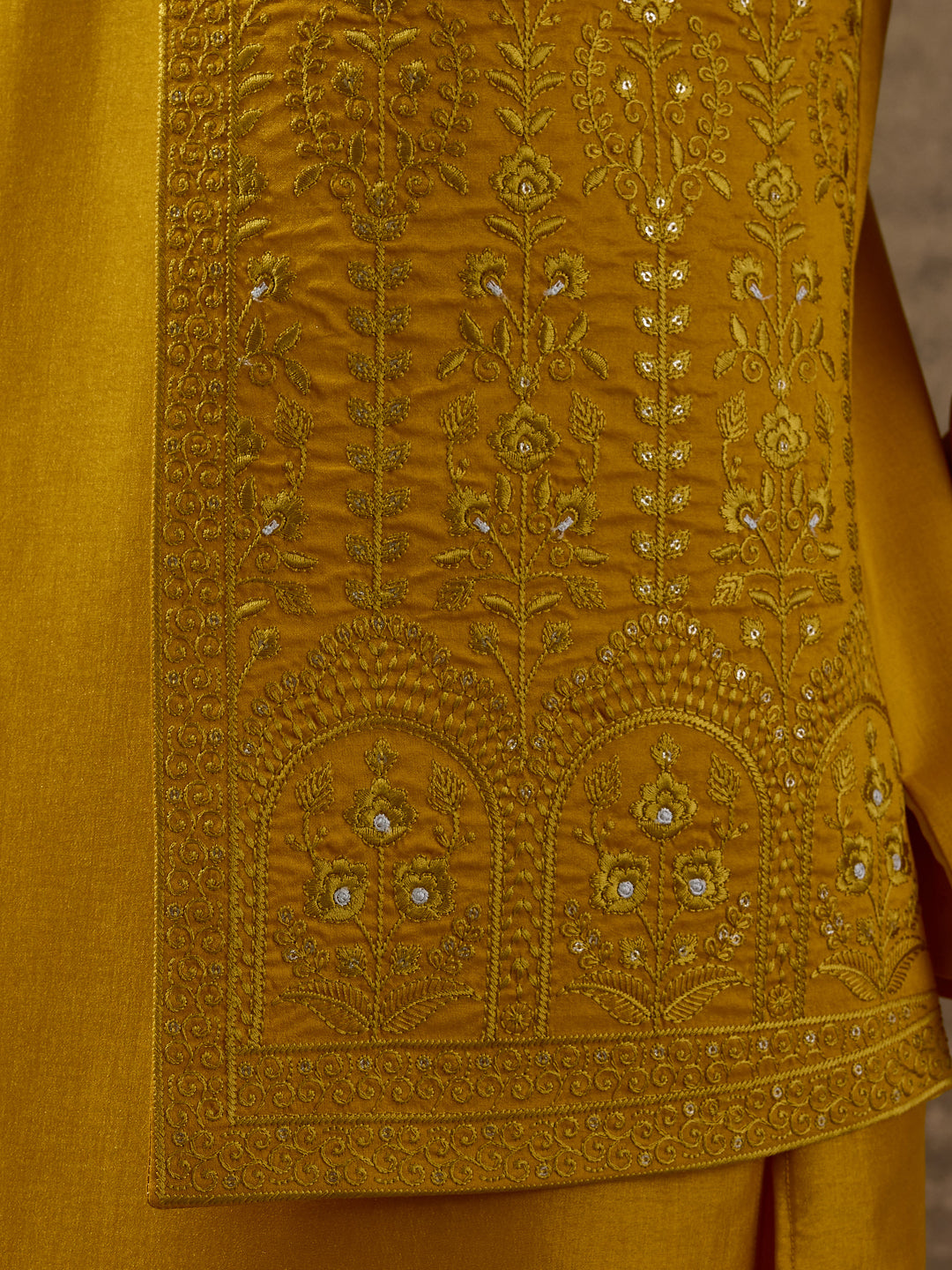 Laddoo Peela Elegant Embroidered Men's Kurta Set with Long Jacket