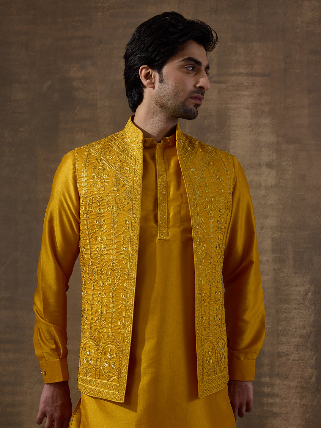 Laddoo Peela Elegant Embroidered Men's Kurta Set with Long Jacket